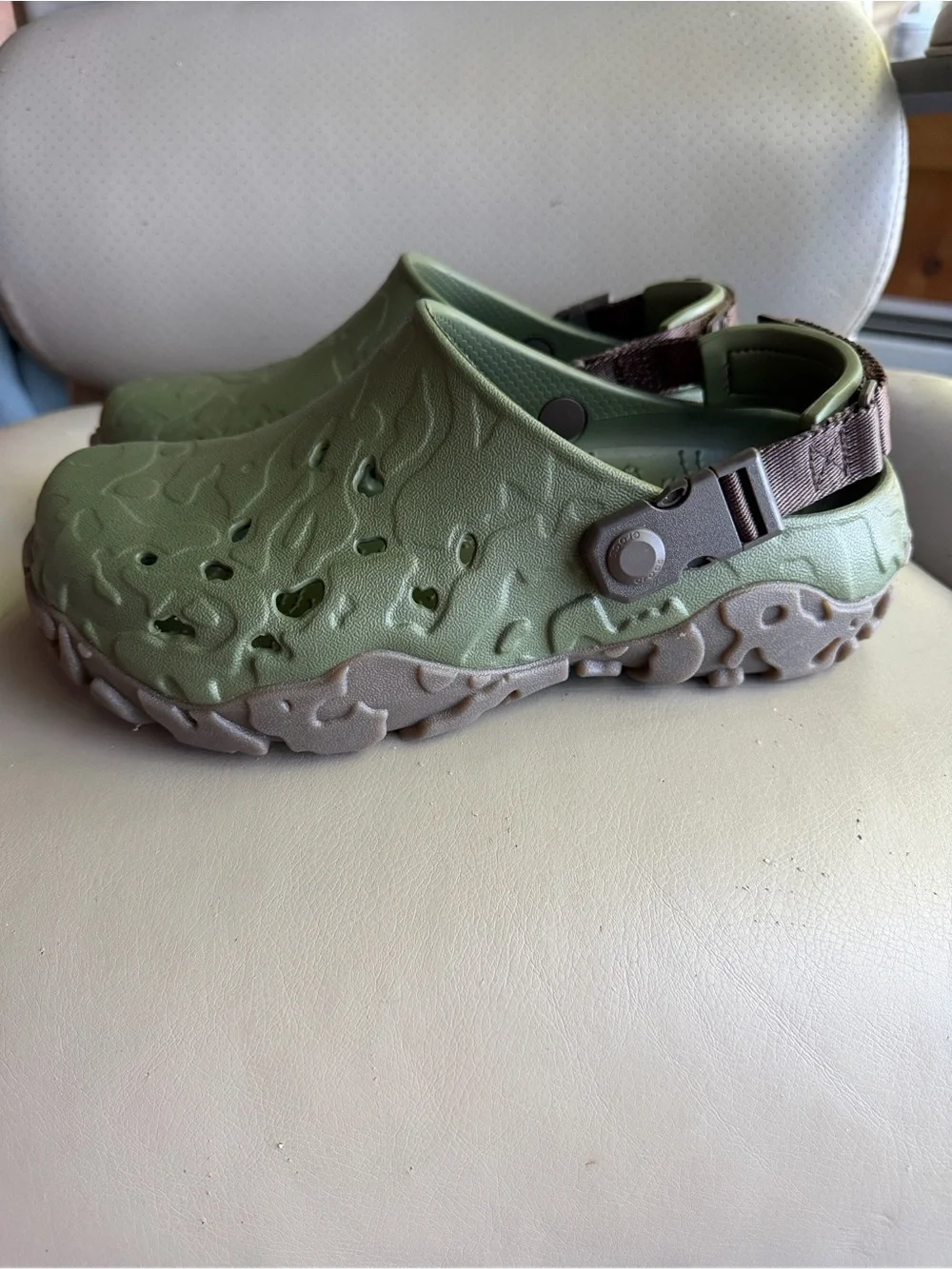 825 EUC Men’s Crocs All Terrain Atlas Green Clogs with Canvas Straps